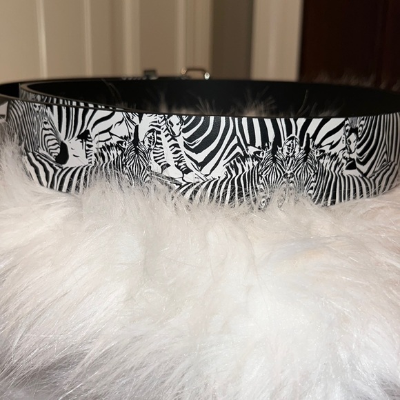 Adorable novelty statement faux leather belt all over black white zebra print  M - Picture 1 of 4